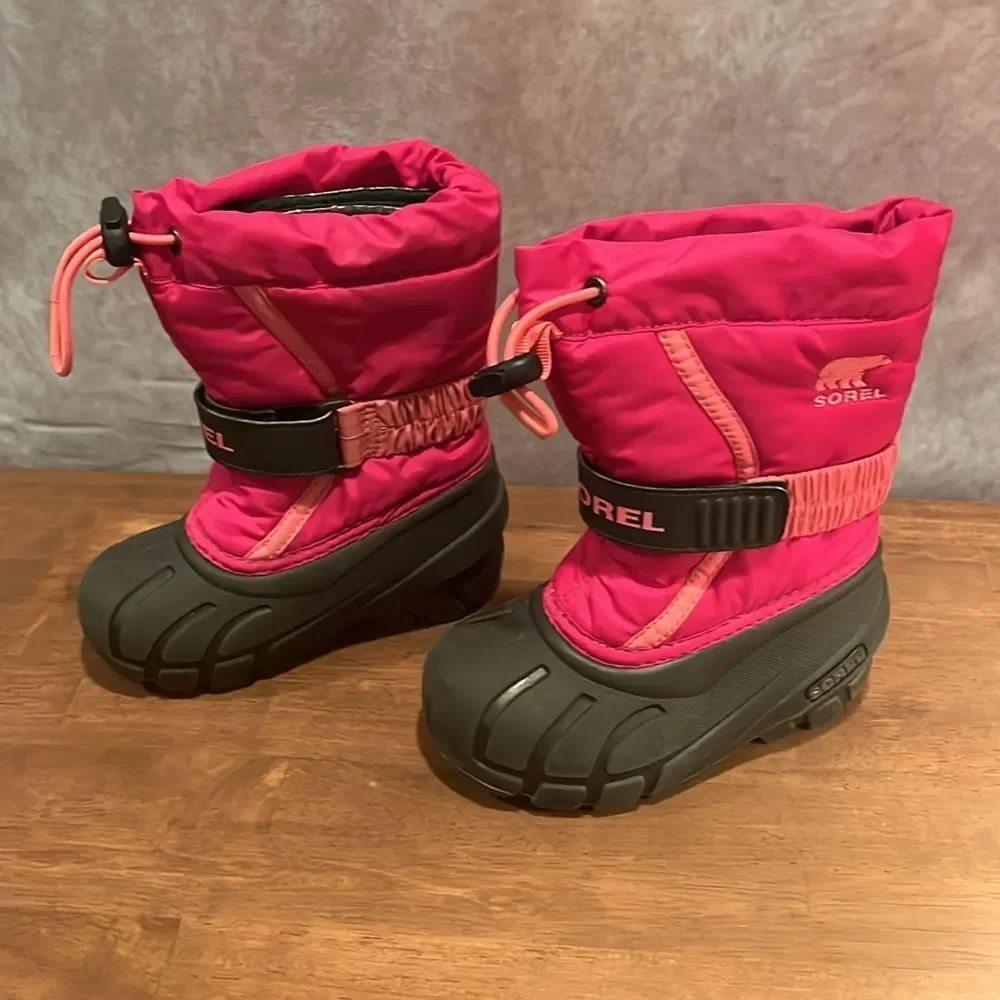 Kids Sorel Flurry snow boots bright pink size 8